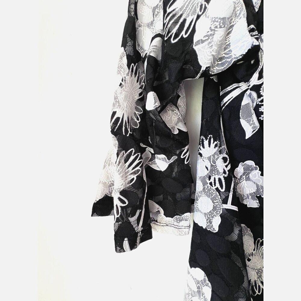 Women's top short sleeve black white floral 3/4 sleeve blouse casual size S. - Picture 4 of 9